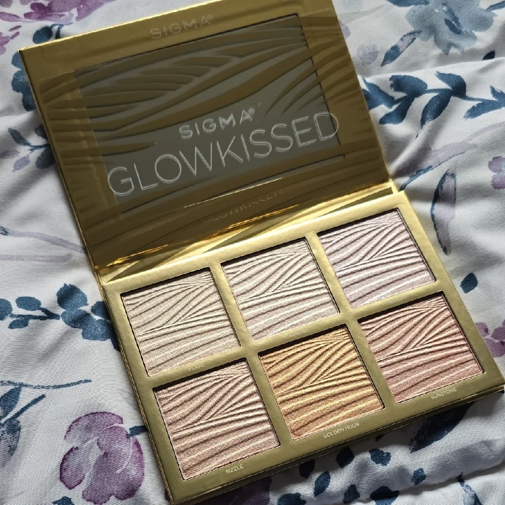 Sigma Glowkissed Highlighter Palette - Picture 1 of 4